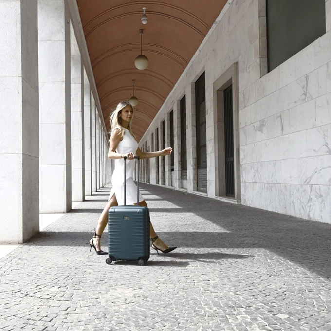 TITAN Litron 4 Wheel Trolley S Cherry Red 4 TITAN Litron 4 Wheel Trolley S Cherry Red - Image 2