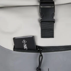 New Rebels Bowie New York Light Grijs 16L Rugzak Rolltop Reflectie Waterafstotend Laptop 15.6 -Verkoop Reisopslag new rebels new rebels bowie new york light grijs 1 3